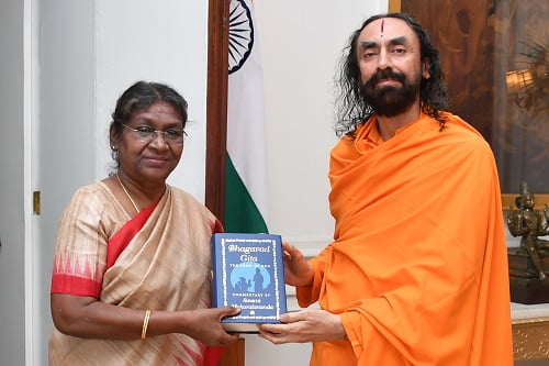 Swami Mukundananda, Global Spiritual Leader, Meets President Droupadi Murmu