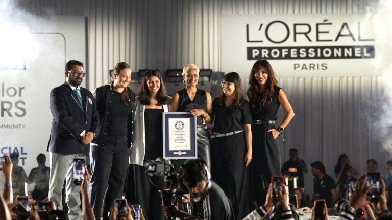 L'Oreal Professionnel Sets a GUINNESS WORLD RECORDS™ title with India's Biggest Hair Moment, 422 Hairdressers, 422 Hair Color Transformations