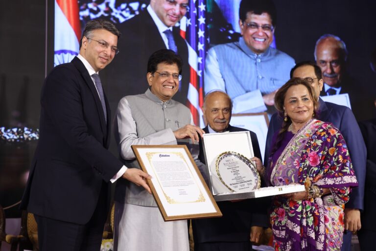 Dr. Bina Modi Felicitated with "Woman Icon of the Year" Award by Mr Piyush Goyal, Hon'ble Minister for Commerce and Industry, Government of India